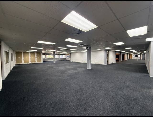 4,810M² OFFICE TO LET IN FERNDALE